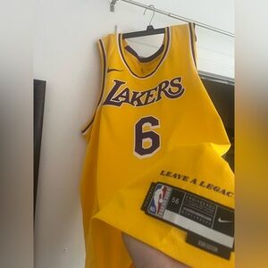 LeBron James Los Angeles Lakers Nike #6 Swingman Jersey - Gold - Icon